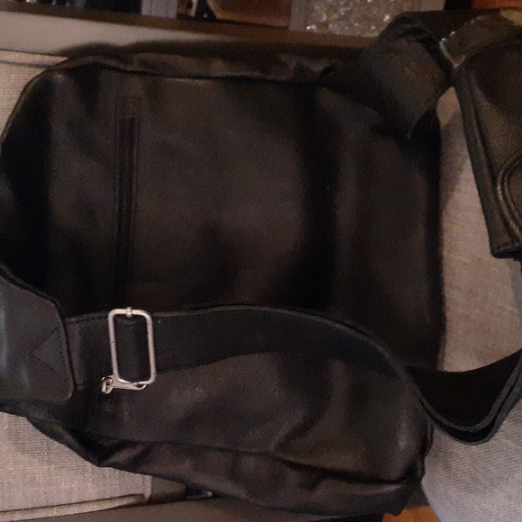 Crossbody leather bag - Picture 2 of 9